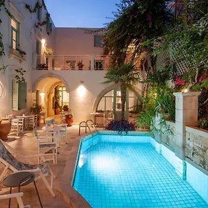 mythos-suites-hotel.rethymnohotels.net/